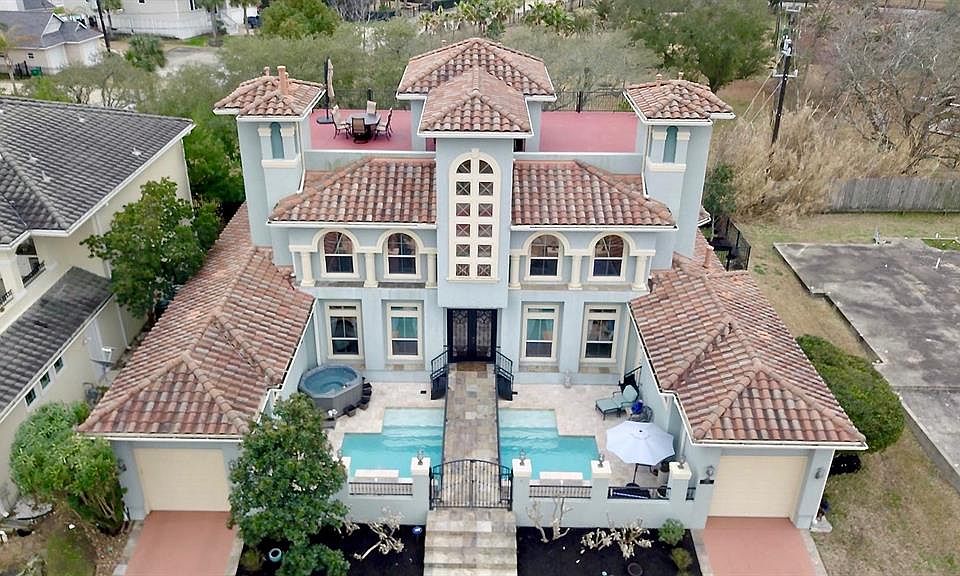 1st image of 529 Villa Dr