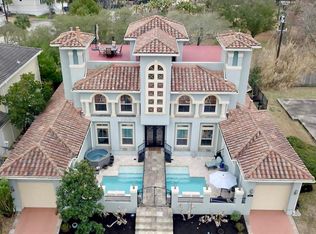 529 Villa Dr, Seabrook, TX 77586