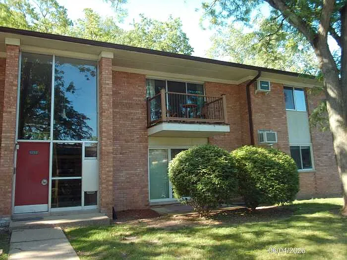 2 bed, 1.0 bath, 900 sqft, $2,200 — Photo 1