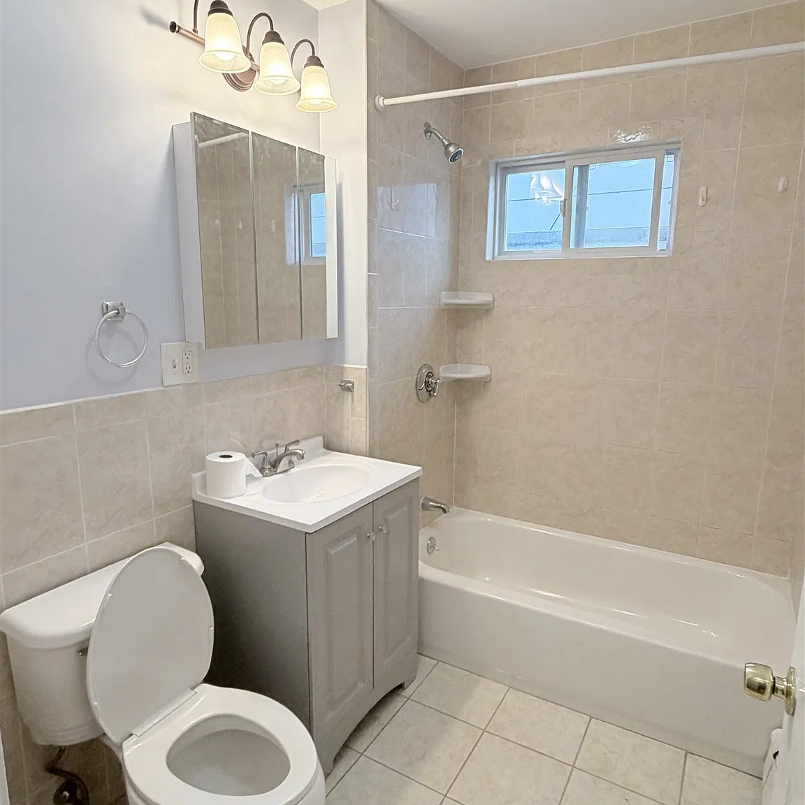 3 bed, 1400 sqft, $3,200 — Photo 4