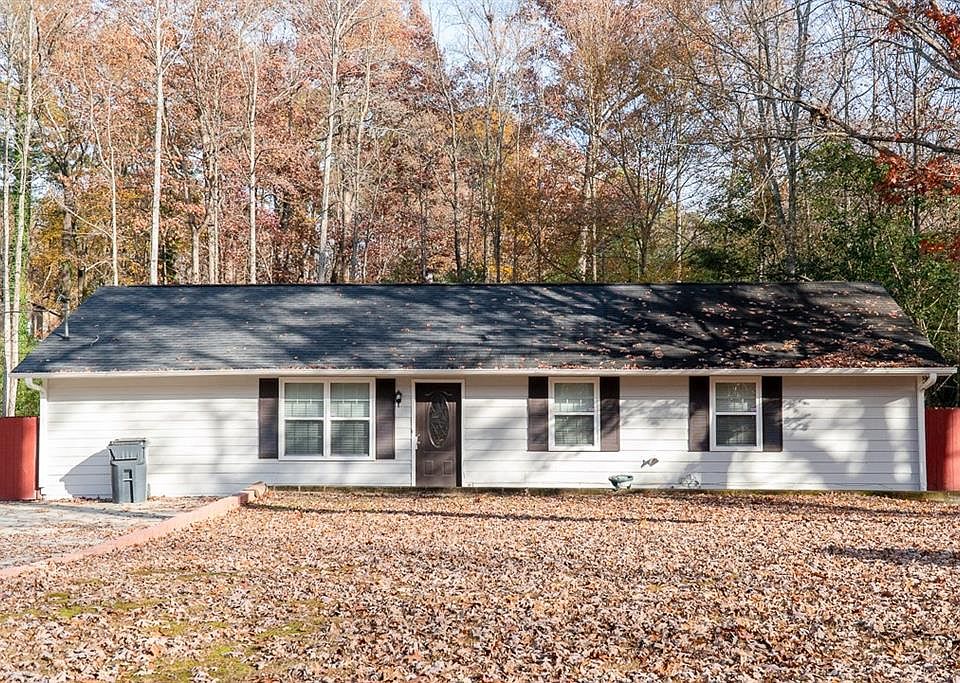 1st image of 384 Hemlock Dr