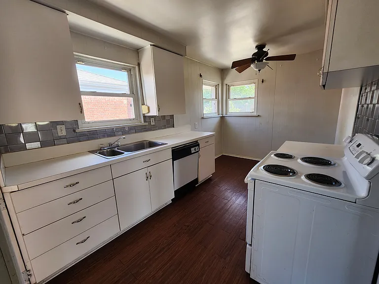 27605 Grant St — Photo 7
