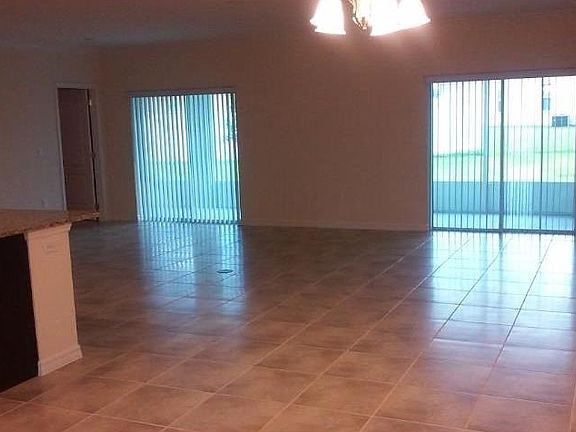 5th image of 909 Fieldstone Way