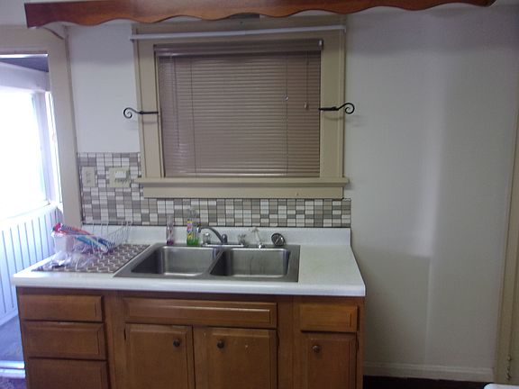 2nd image of 1440 Maple Ave