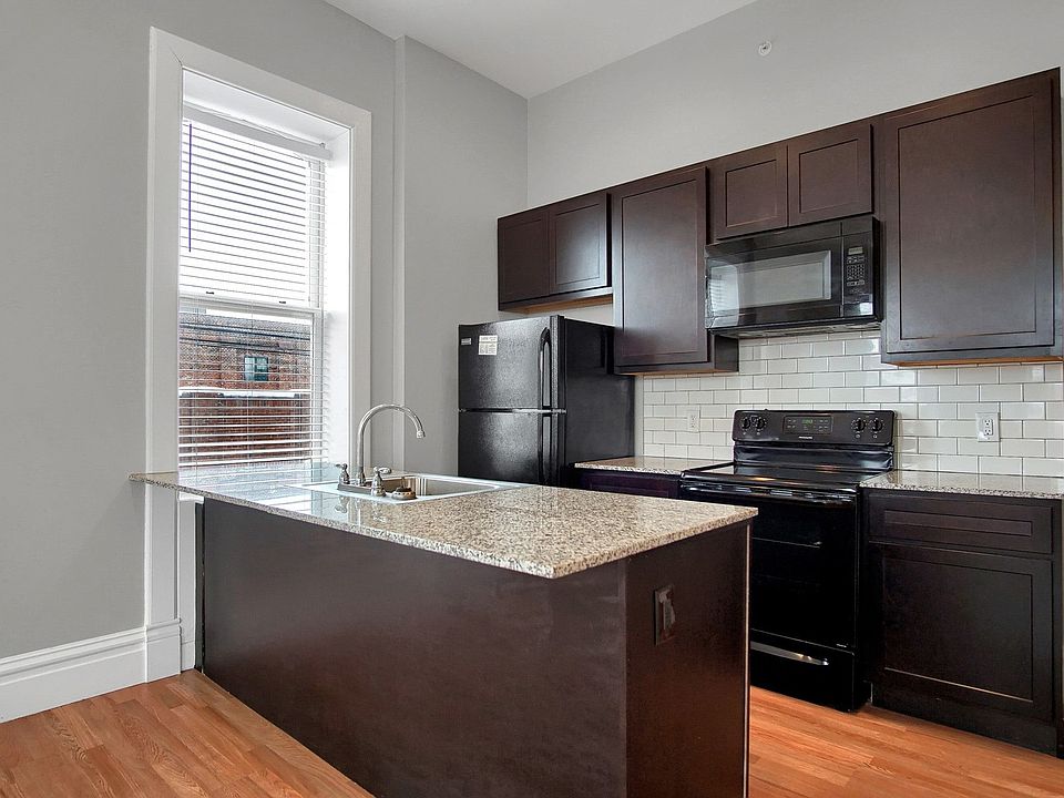 1st image of 900 Barton St #3F