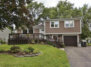 5754 Wishing Well Ln, Farmington, NY 14425