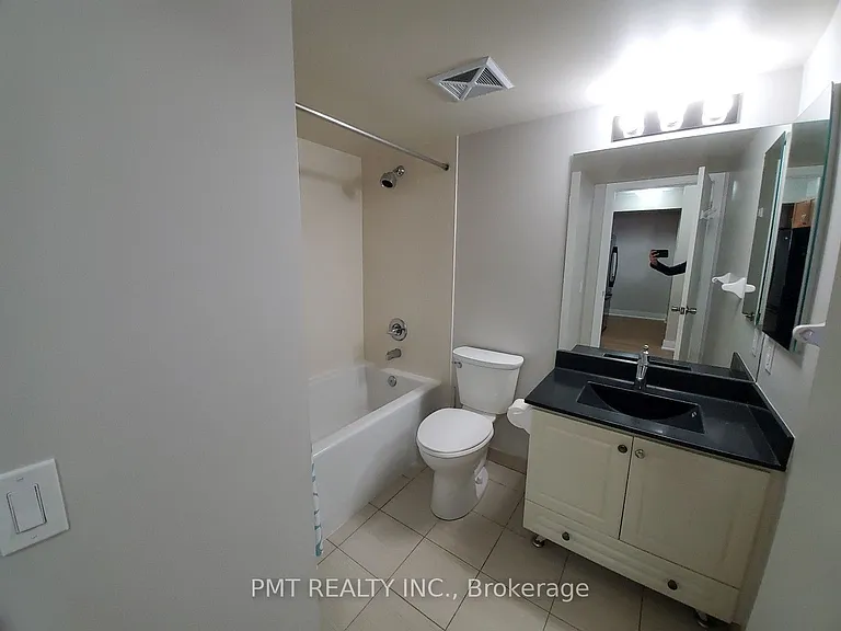 135 Village Green Sq #1421 — Photo 9