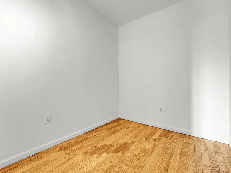 1060 Putnam Ave #2R — Photo 9