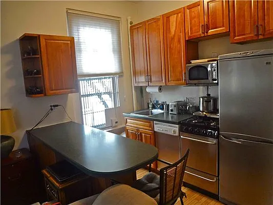 Rented by R New York | media 9