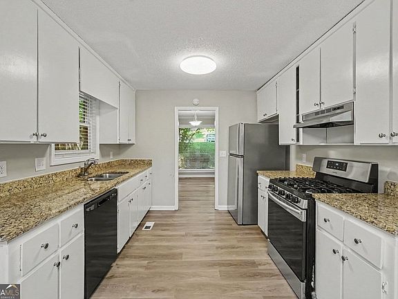 5th image of 823 Moonlit Ln NW