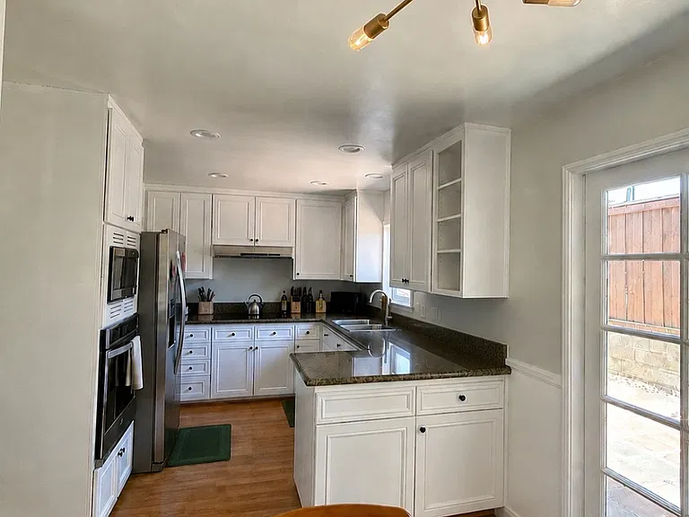 638 Wilcox Ave — Photo 4