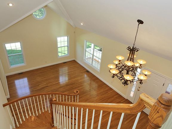 3rd image of 4 Dalton Ct
