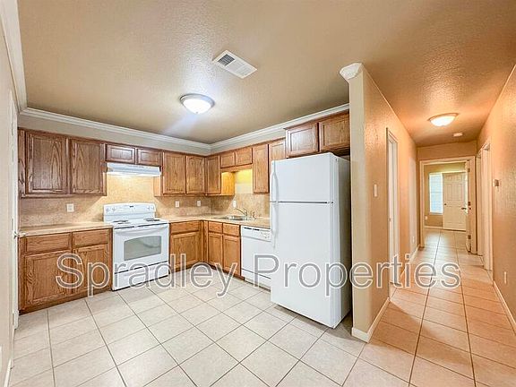 4th image of 715B E Ridge Blvd