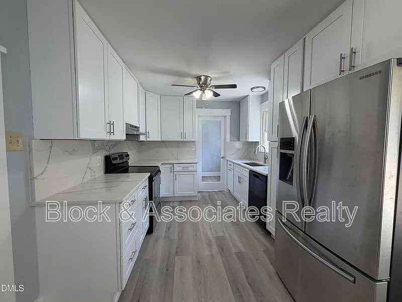 3 bed, 2.5 bath, $2,500 — Photo 2