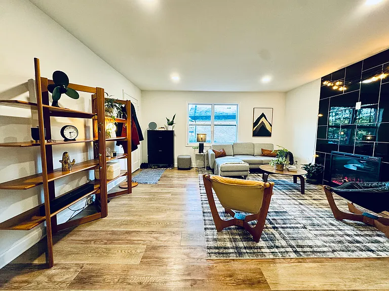 275 Winding River Dr — Photo 3