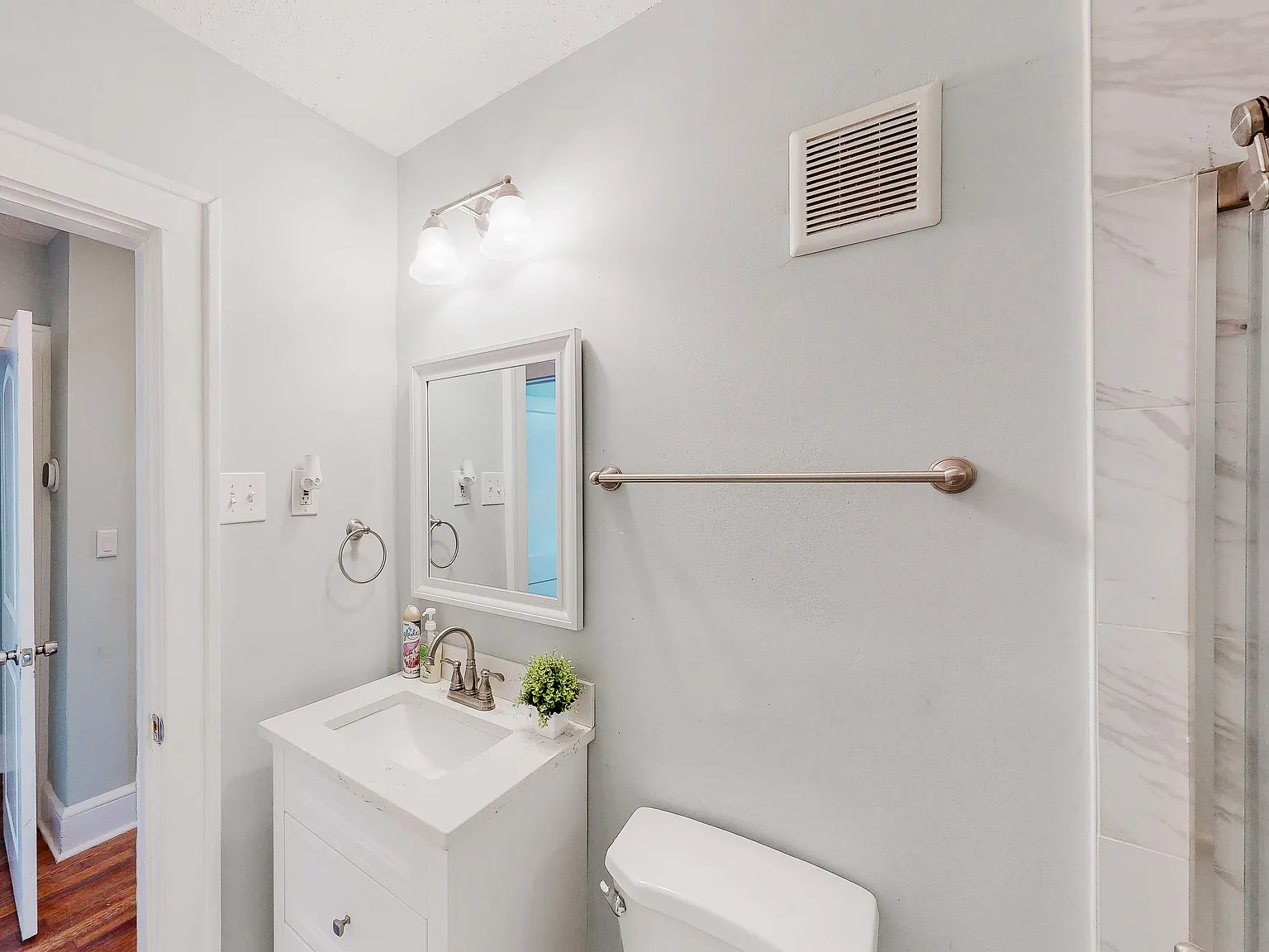 4 bed, 2.0 bath, 1812 sqft, $810 — Photo 3