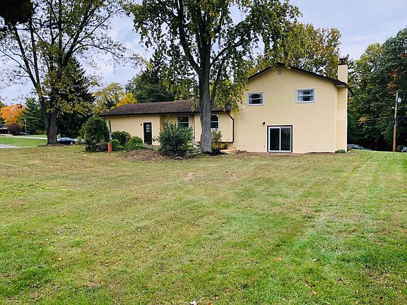 3rd image of 2225 Berry Hill Dr