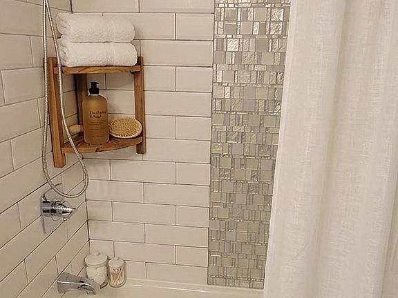 5th image of 8209 Rockwell Ave #B