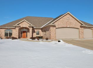 195 Whimbrel Ct, Pulaski, WI 54162