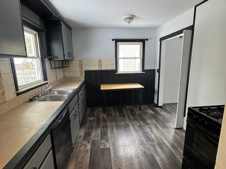 15424 Oldham St — Photo 17
