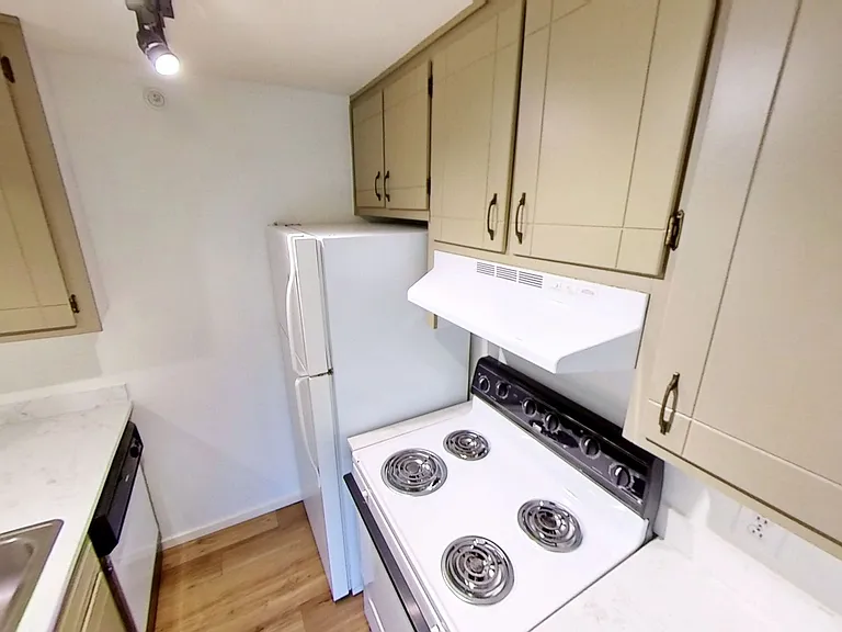 Kendal Court Apartments, 2 Bedroom, 1 Bathroom Apartments for Rent! — Photo 35