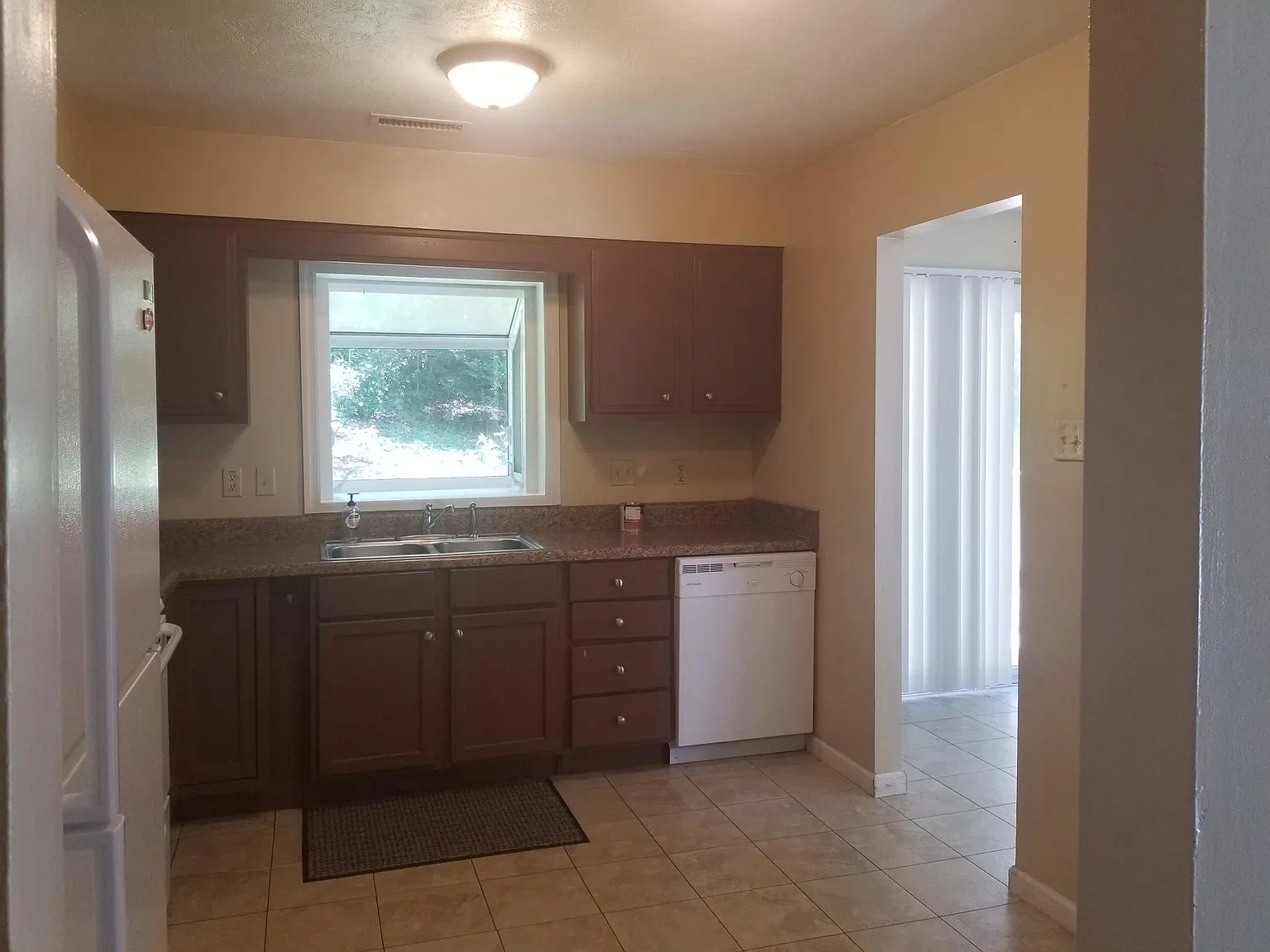 3 bed, $1,850 — Photo 3