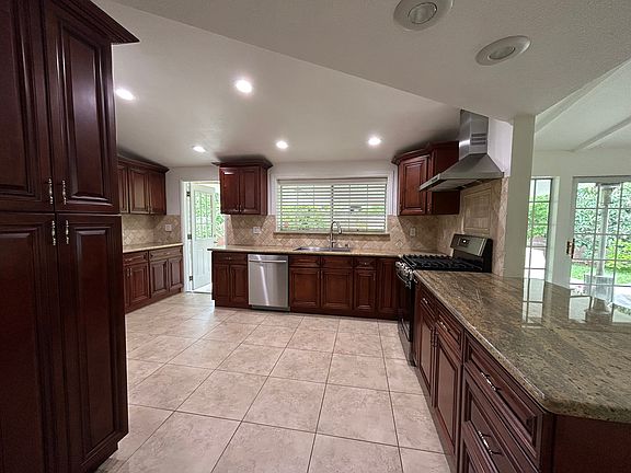 4th image of 7955 Greenbush Ave