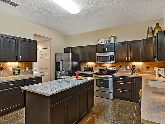 5th image of 121 Los Arbor Dr
