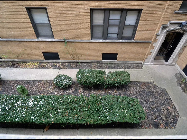 2439 W Logan Blvd #2I — Photo 5