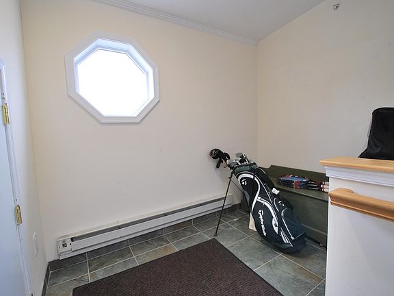 5th image of 218 Main St Unit 302