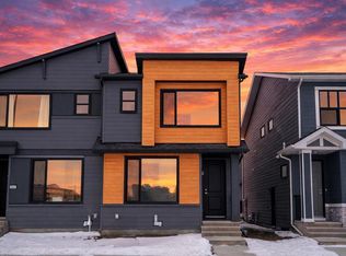 107 NE Royston Way NW, Calgary, AB T3L0M4