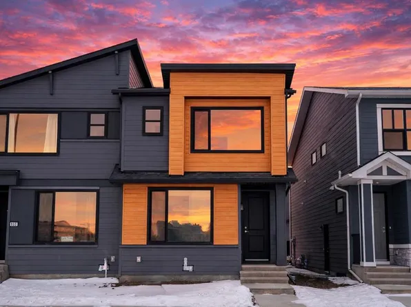 107 NE Royston Way NW, Calgary, AB T3L 0M4