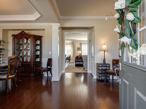 4th image of 213 Creekstone Blvd