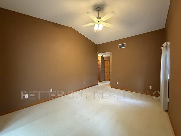 81 Boston Ln — Photo 28