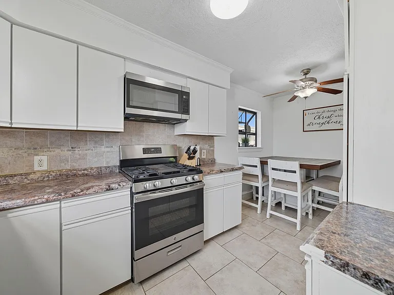 439 Pompano St — Photo 6
