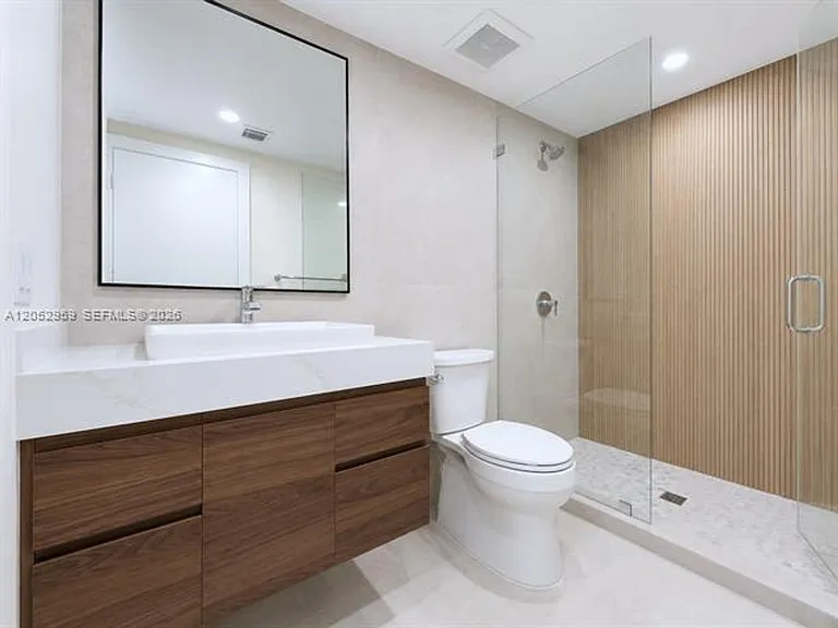 17050 N Bay Rd #CU-1102 — Photo 12