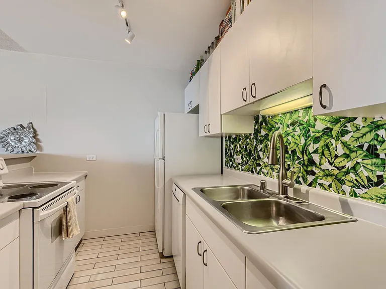 5320 N Sheridan Rd #2404 — Photo 5
