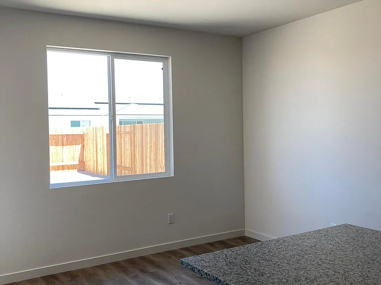 15016 Winslow Way — Photo 6
