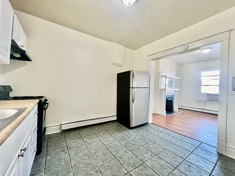 1728 E 37th Ave — Photo 7