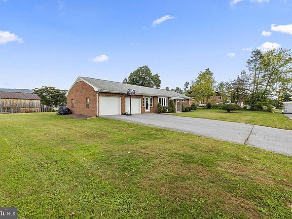 4th image of 3 Della Ln