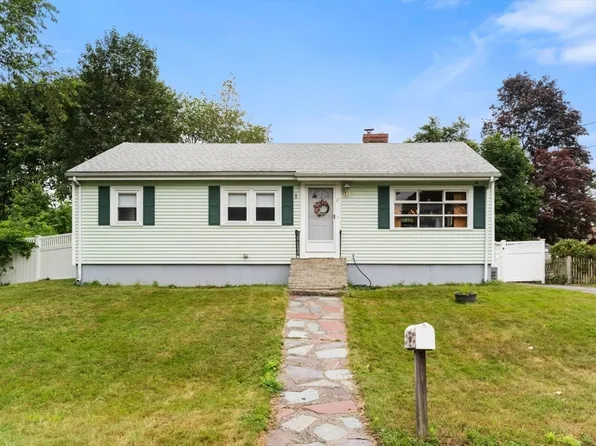2 Robinson Rd, Woburn, MA 01801