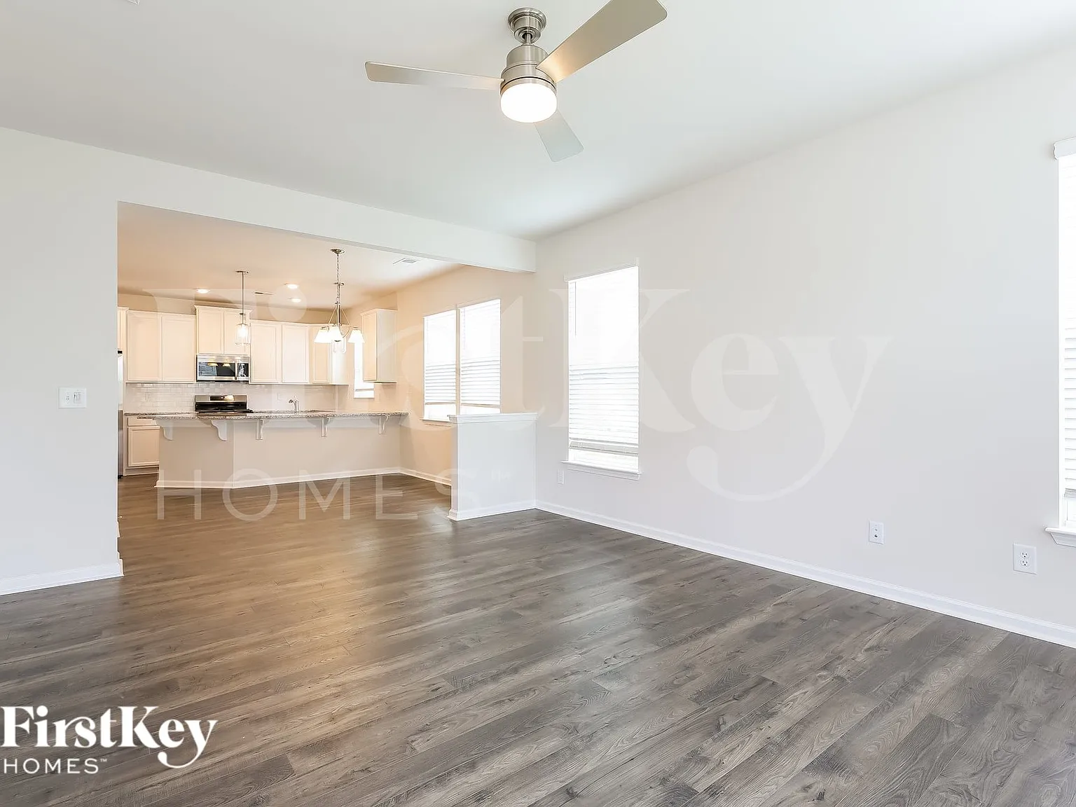 4 bed, 3.5 bath, 2376 sqft, $2,420 — Photo 4