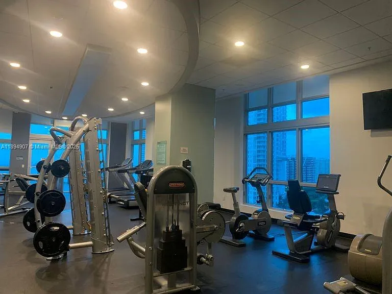 300 S Biscayne Blvd #T-1908 — Photo 12