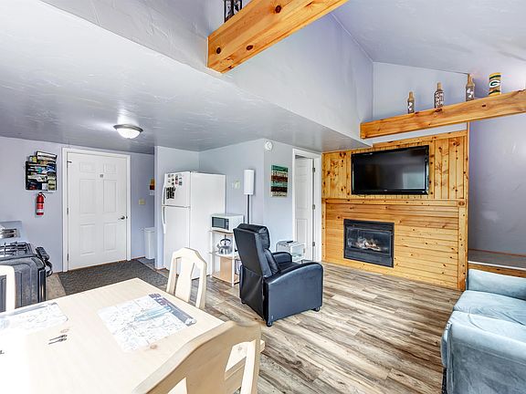 3rd image of 3619 Zirbel Rd