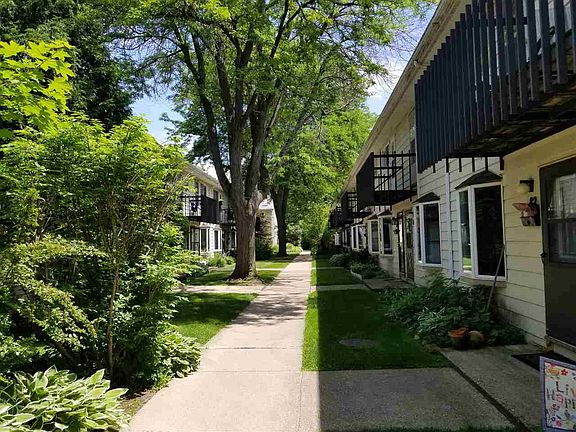 3rd image of 83 N Lakewood Gdns