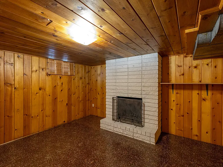 Basement Bedroom (Non-Egress)