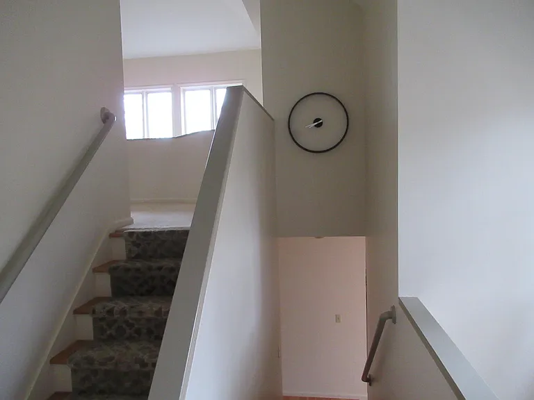 100 Winterbourne Ln — Photo 17
