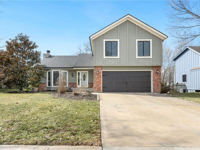 14732 S Summertree Ln, Olathe, KS, 66062