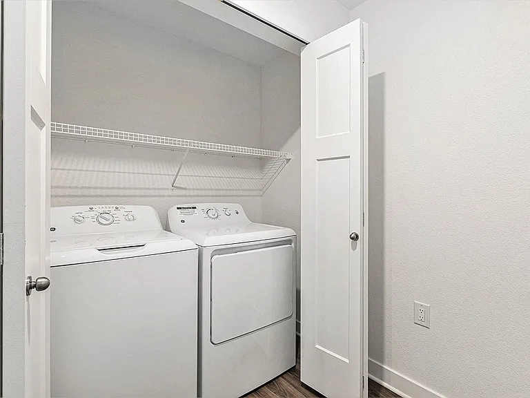 Eagle Ridge Apartment Homes — Photo 32