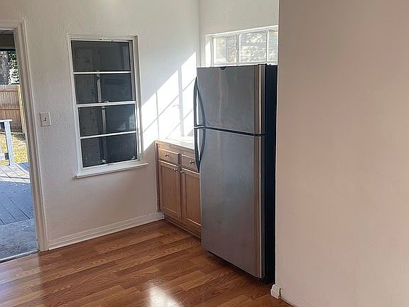 2nd image of 513 W Bird St